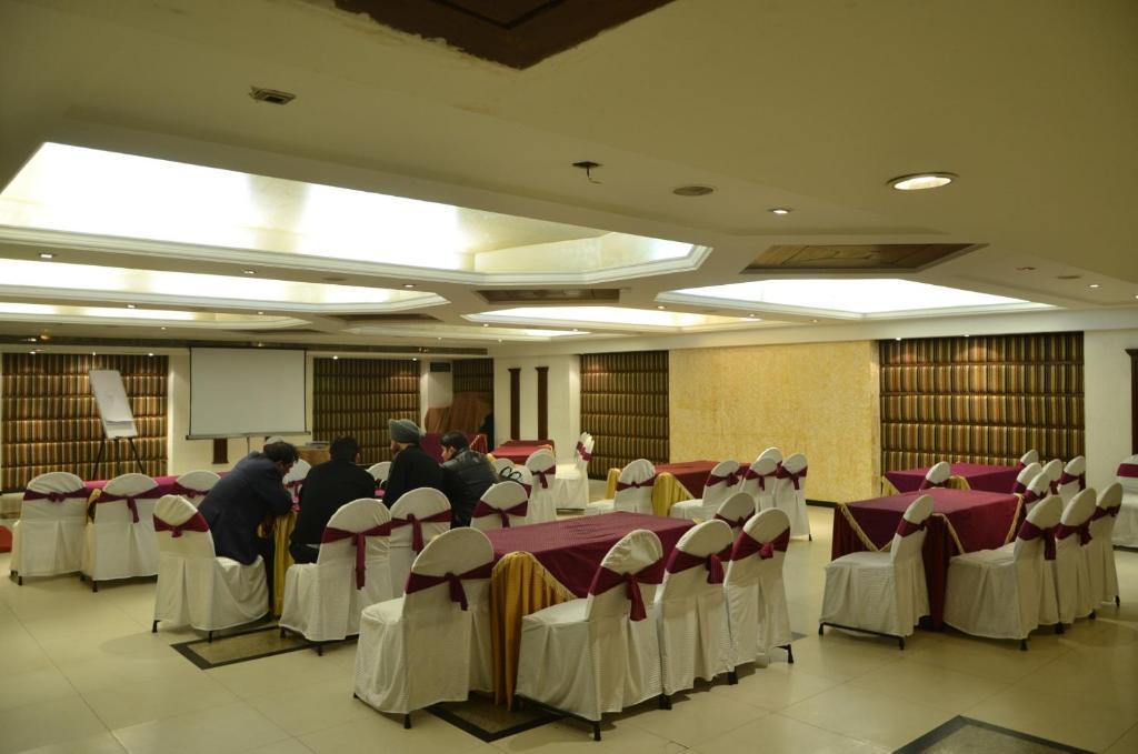 Hotel Klg International Zirakpur المظهر الخارجي الصورة