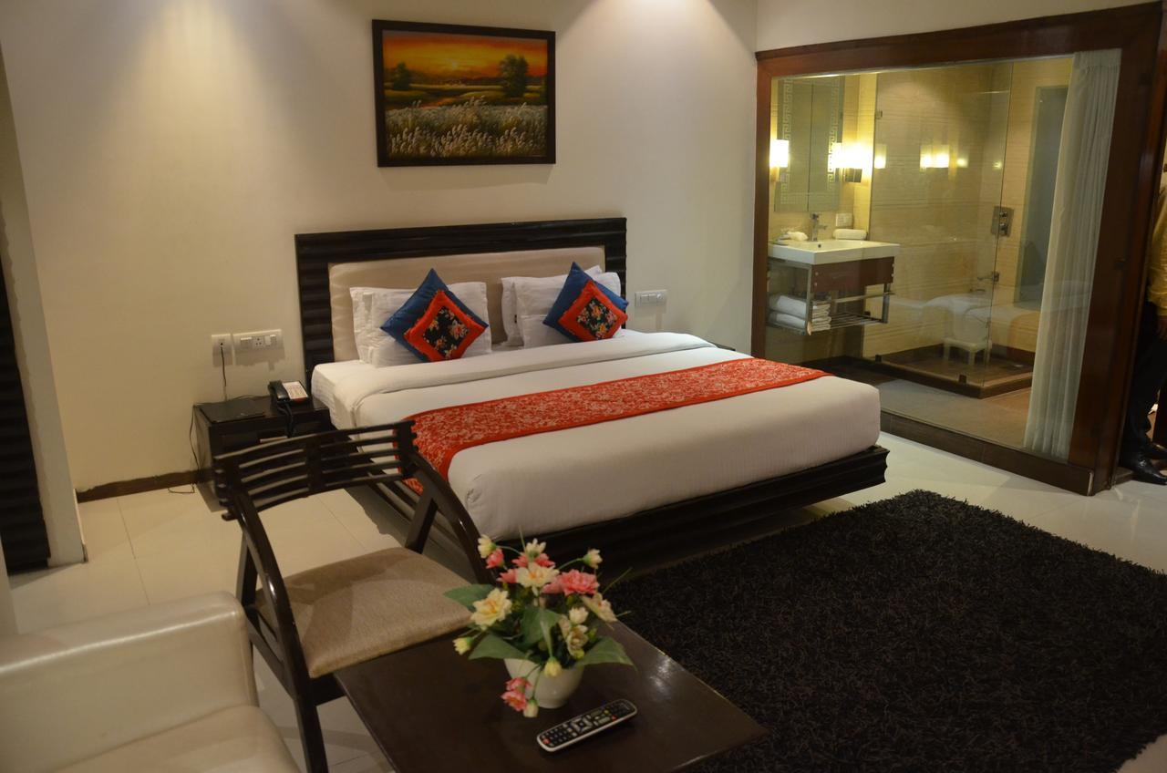 Hotel Klg International Zirakpur المظهر الخارجي الصورة